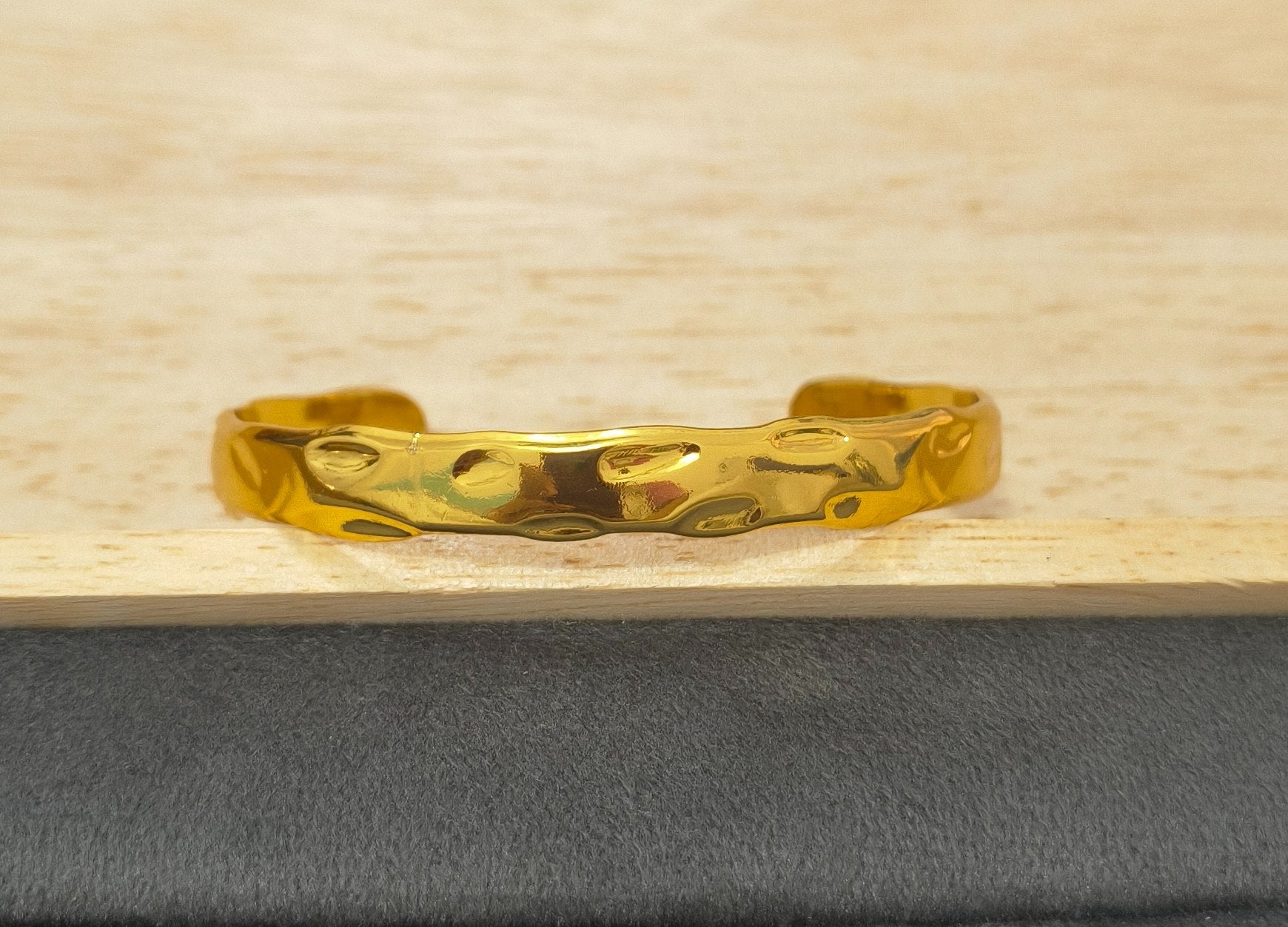 Anti Tarnish Unisex Hammered Cuff Bangle 18K Gold Plated