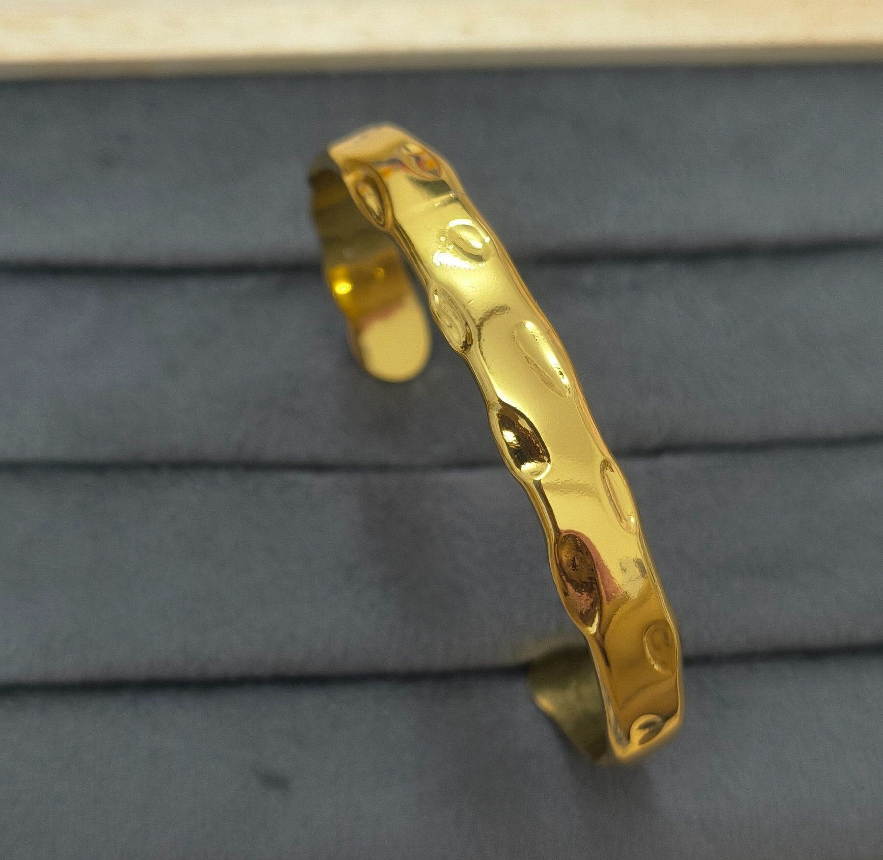 Anti Tarnish Unisex Hammered Cuff Bangle 18K Gold Plated