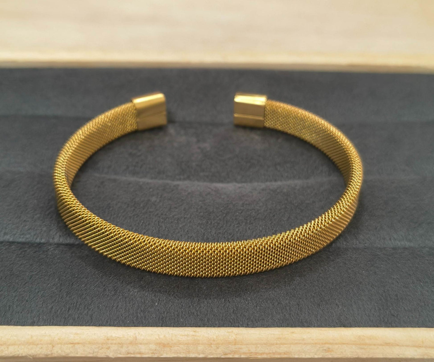 Anti Tarnish Unisex Wired Mesh Cuff 18K Gold Plated