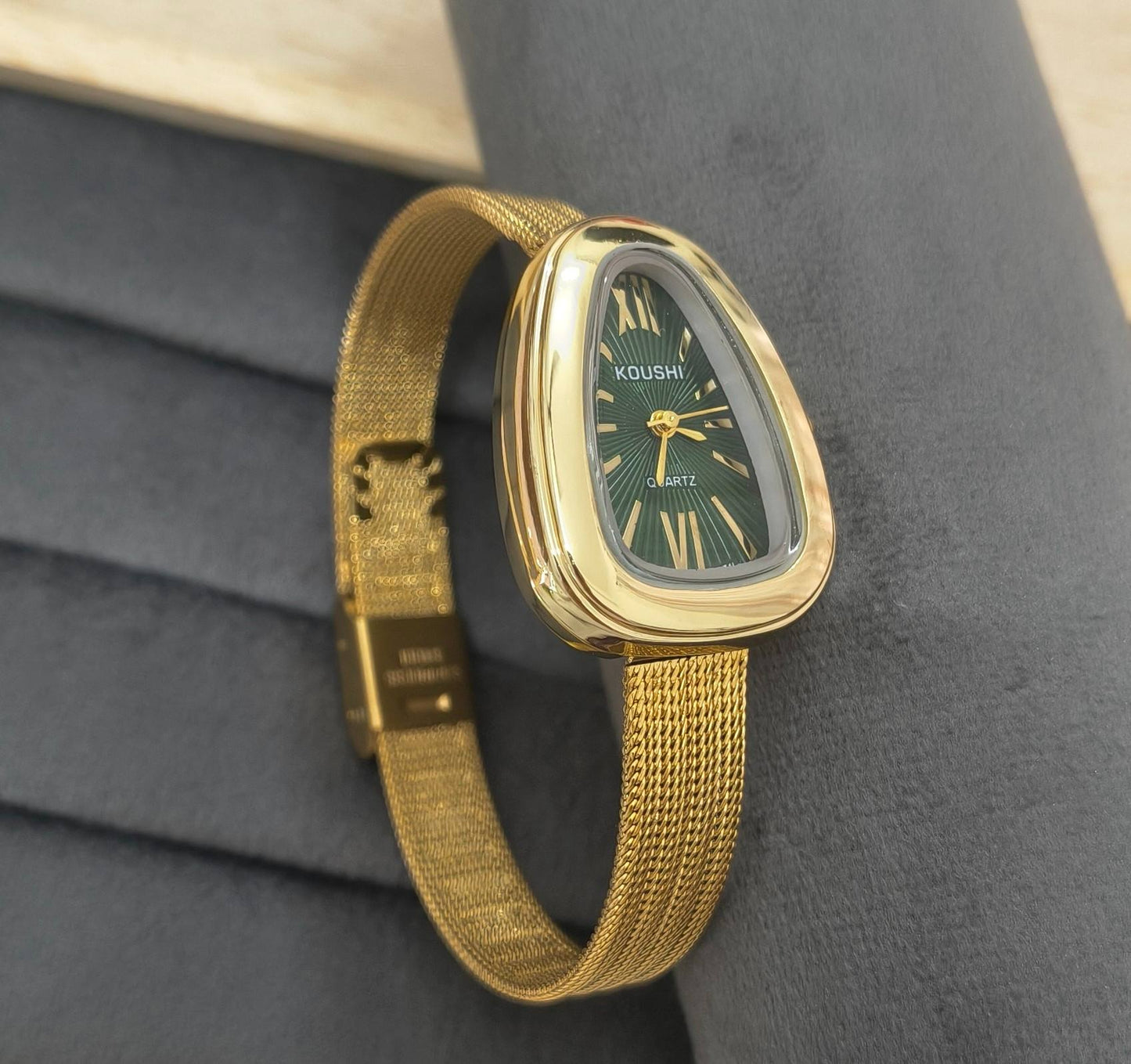 Anti Tarnish Vintage Wrist Watch Green Dial 18K Gold Plated