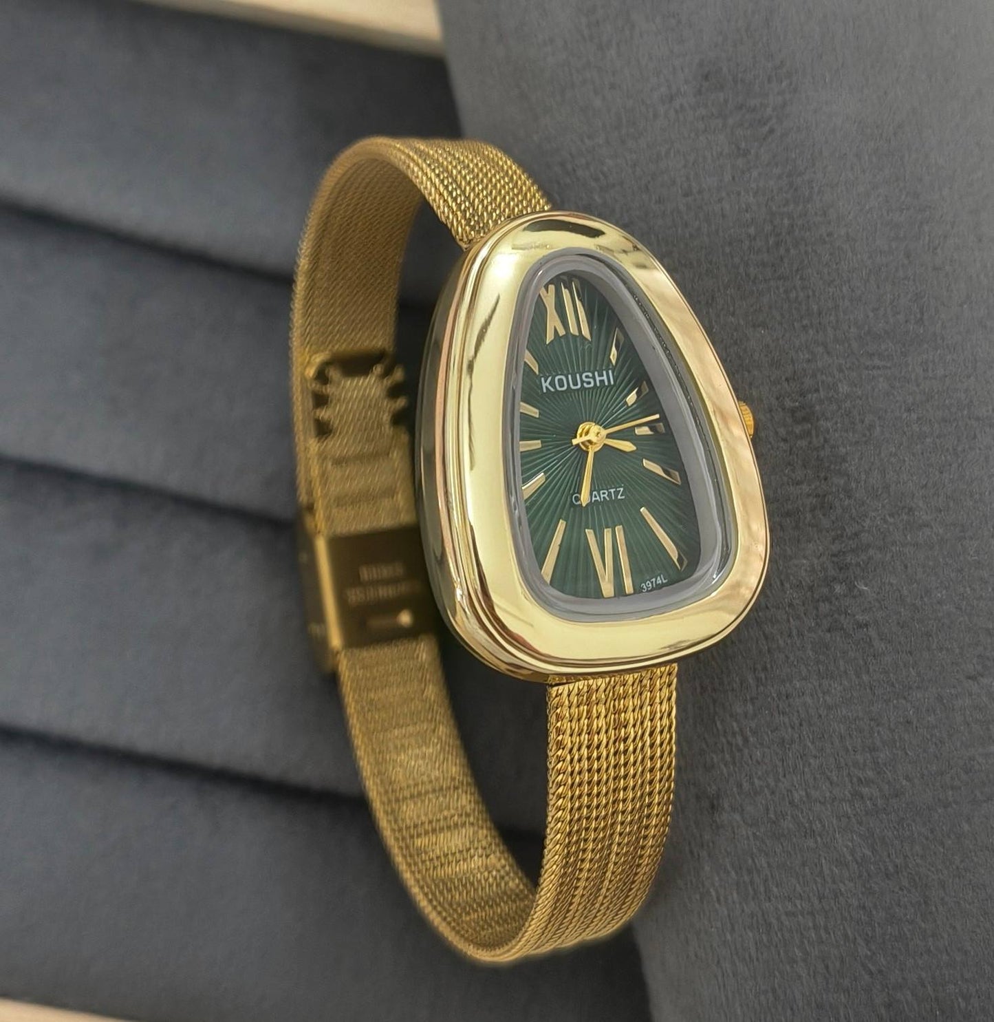 Anti Tarnish Vintage Wrist Watch Green Dial 18K Gold Plated