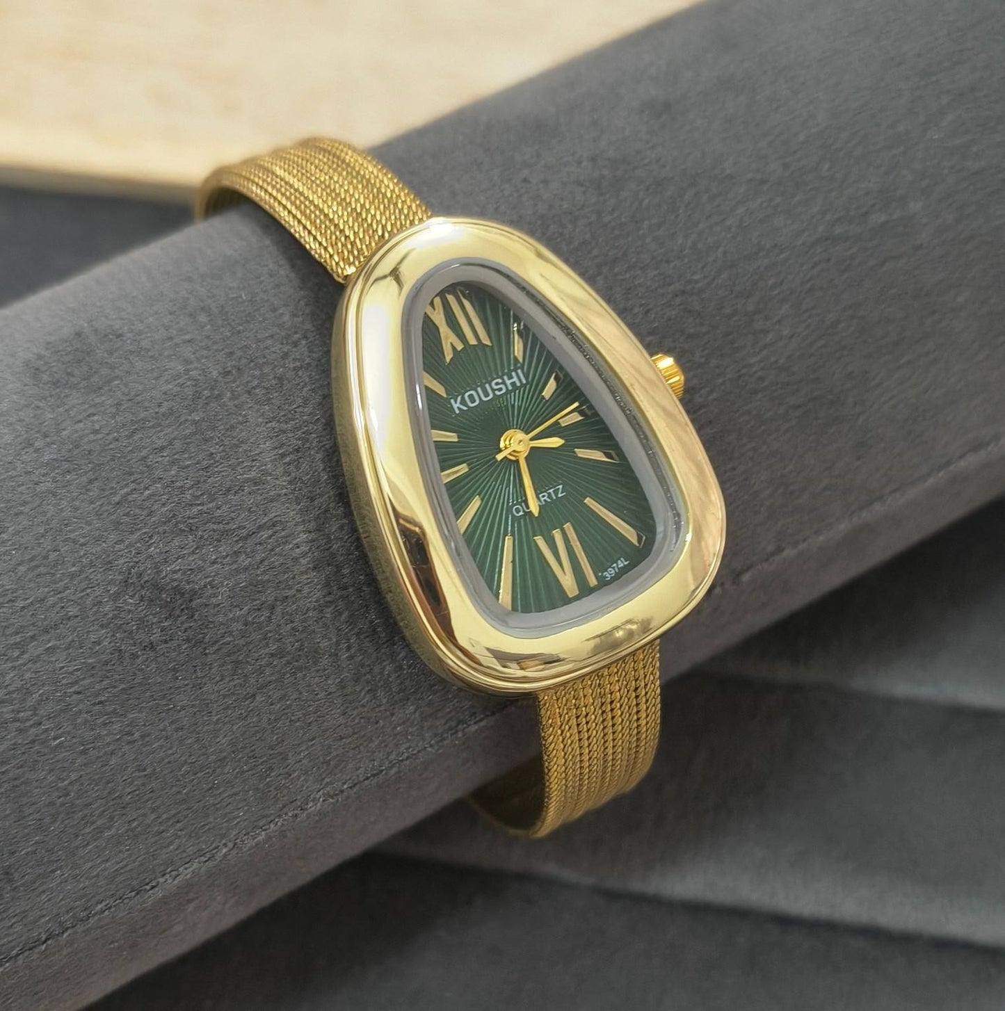 Anti Tarnish Vintage Wrist Watch Green Dial 18K Gold Plated