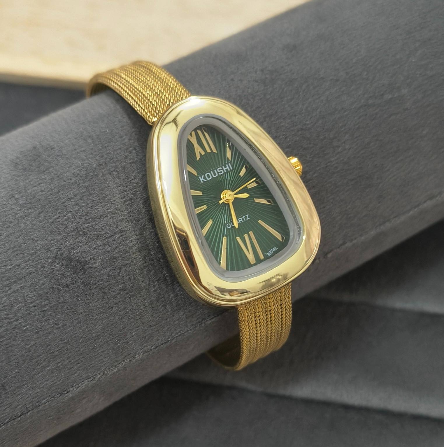 Anti Tarnish Vintage Wrist Watch Green Dial 18K Gold Plated