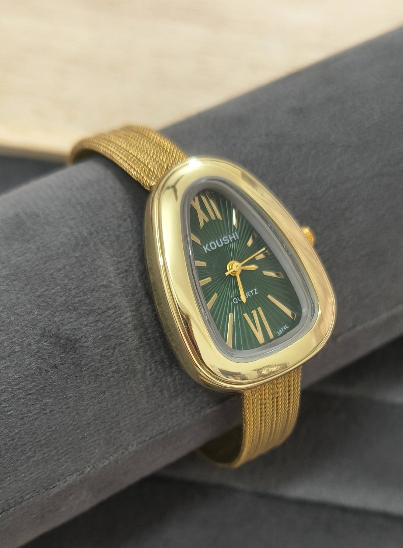 Anti Tarnish Vintage Wrist Watch Green Dial 18K Gold Plated