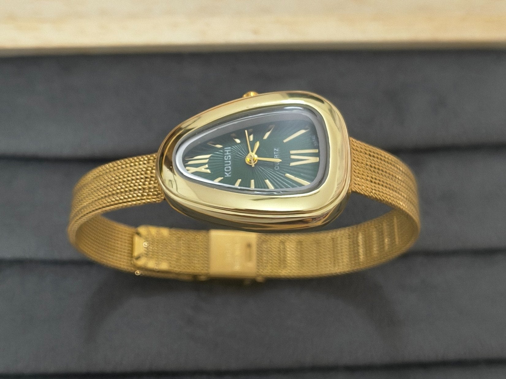 Anti Tarnish Vintage Wrist Watch Green Dial 18K Gold Plated