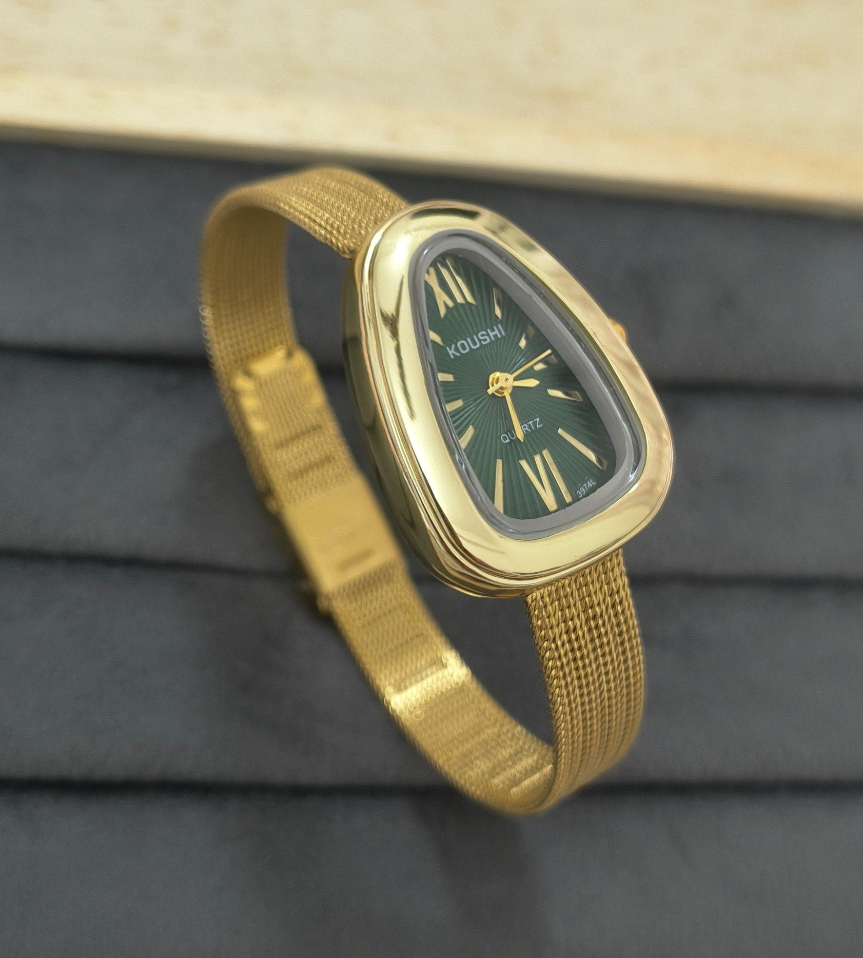 Anti Tarnish Vintage Wrist Watch Green Dial 18K Gold Plated