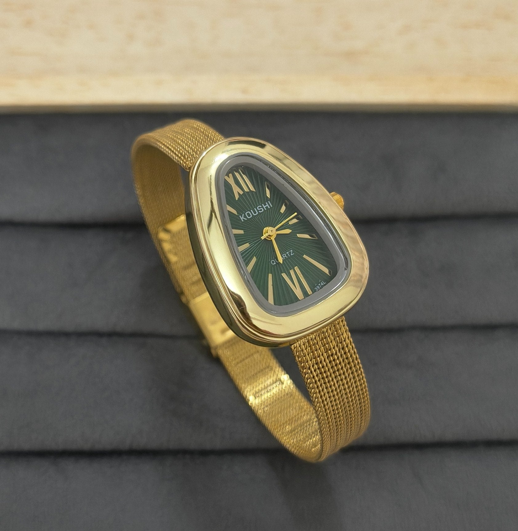 Anti Tarnish Vintage Wrist Watch Green Dial 18K Gold Plated