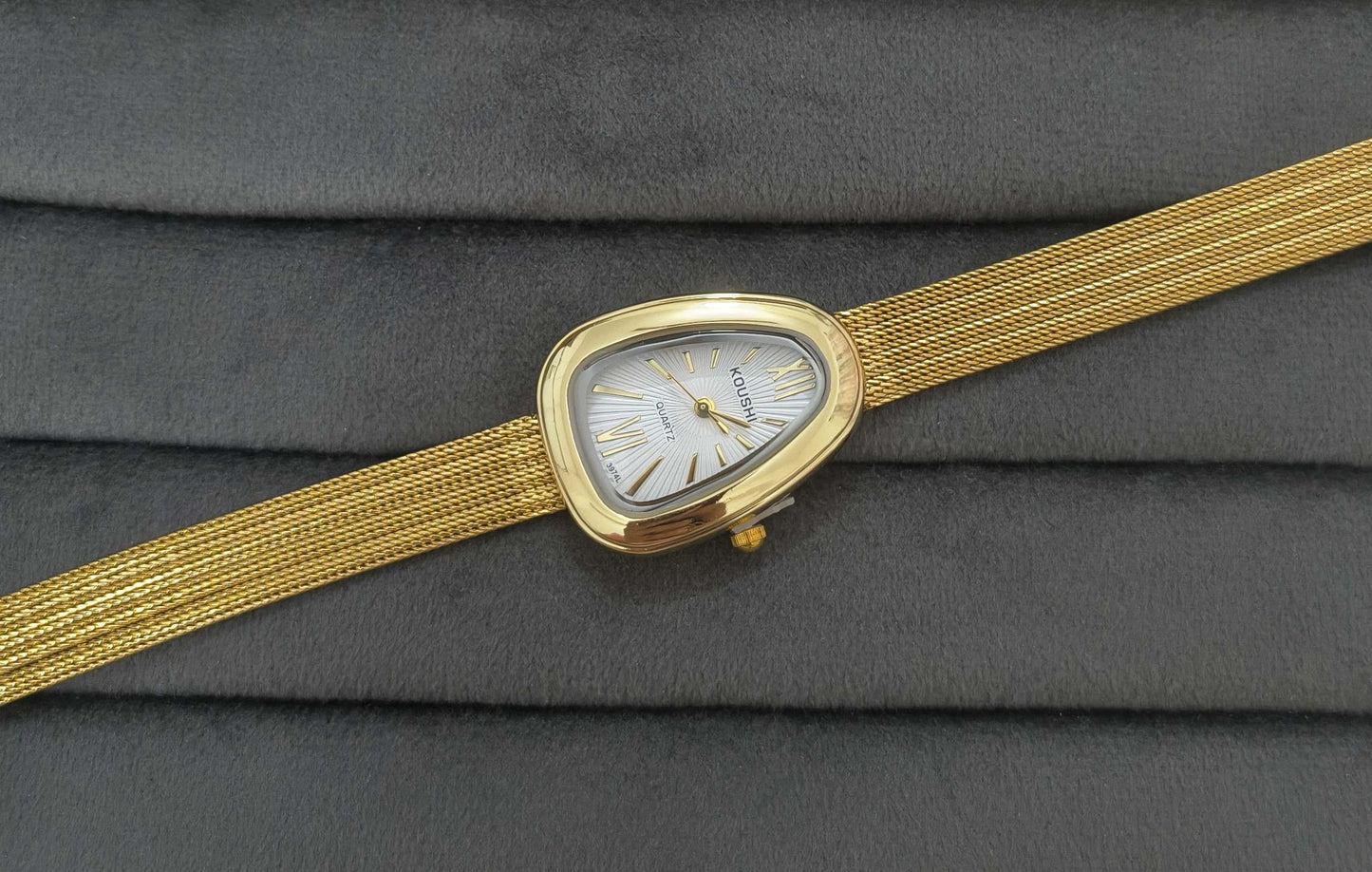 Anti Tarnish Vintage Wrist Watch Shiny Dial 18K Gold Plated