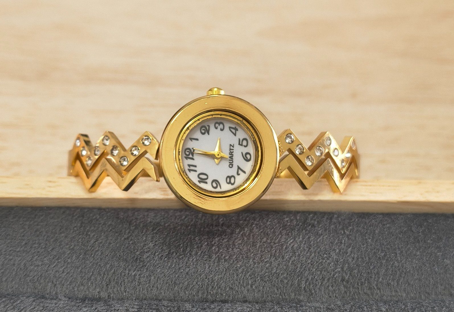 Anti Tarnish Watch Stone Studded Bracelet 18K Gold Plated