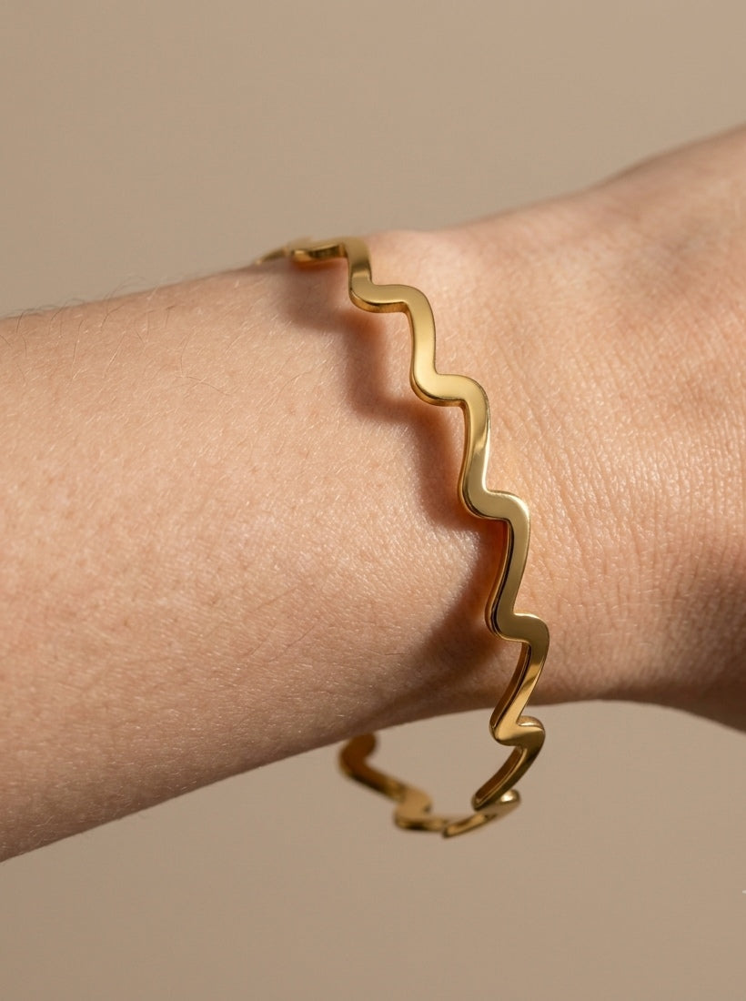 Anti Tarnish Wavy Stone Bangle Bracelet 18K Gold Plated