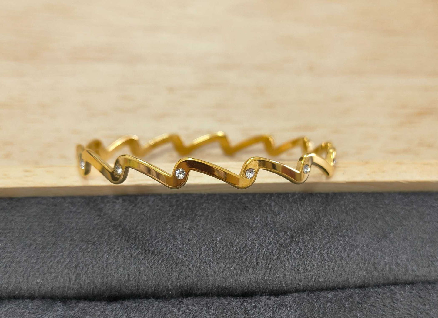 Anti Tarnish Wavy Stone Bangle Bracelet 18K Gold Plated