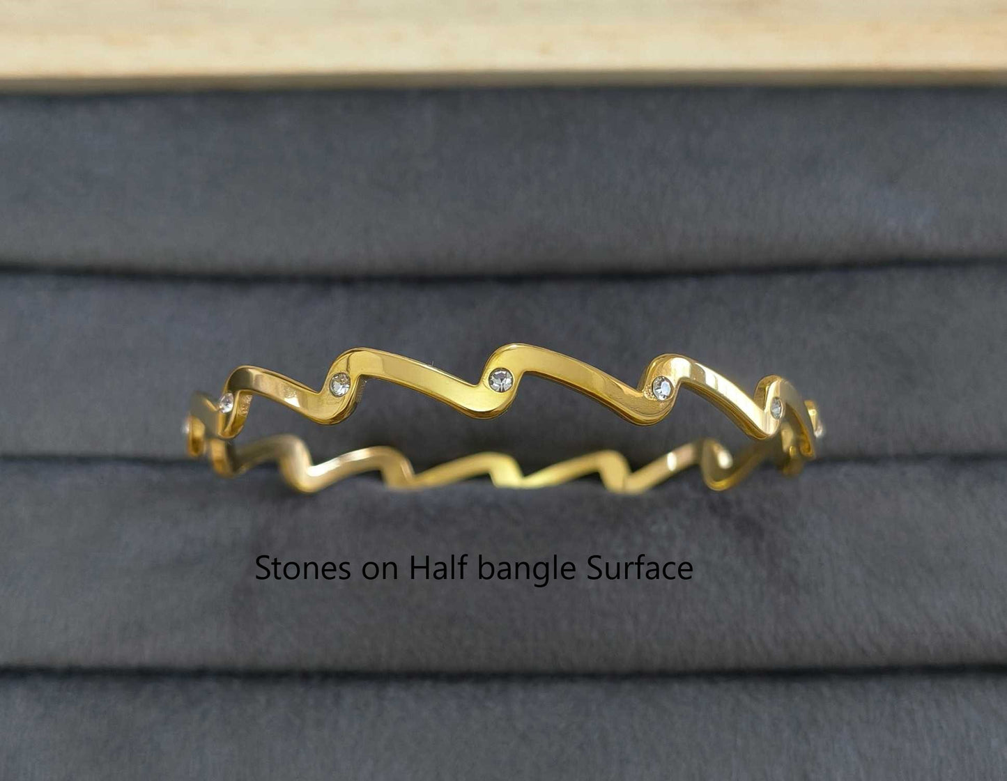 Anti Tarnish Wavy Stone Bangle Bracelet 18K Gold Plated