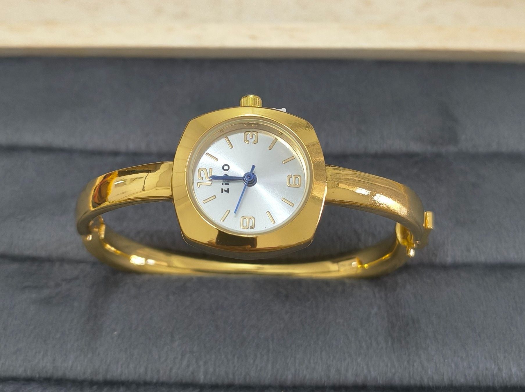 Anti Tarnish Wrist Watch Classic Golden Dial 18K Gold Plated