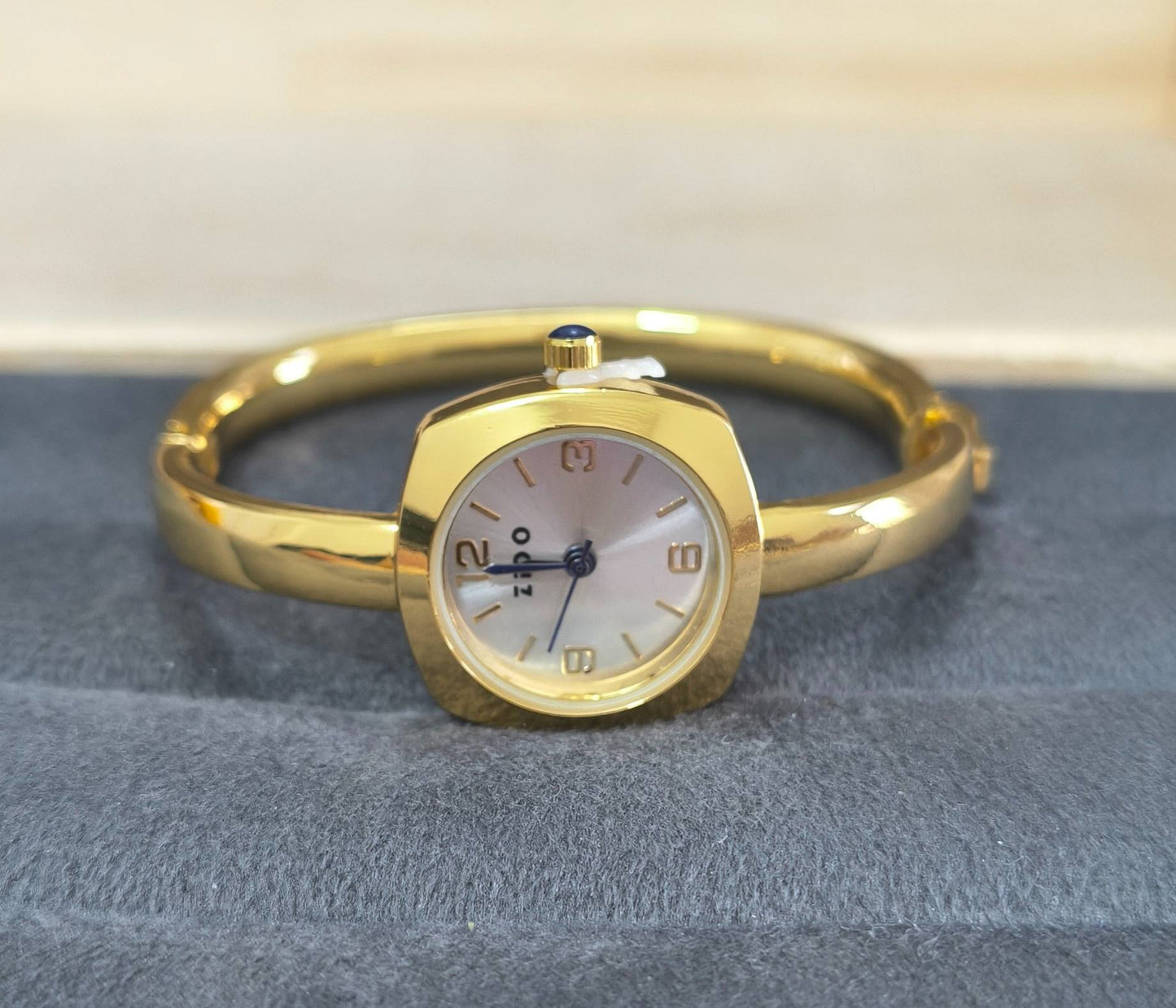 Anti Tarnish Wrist Watch Classic Golden Dial 18K Gold Plated