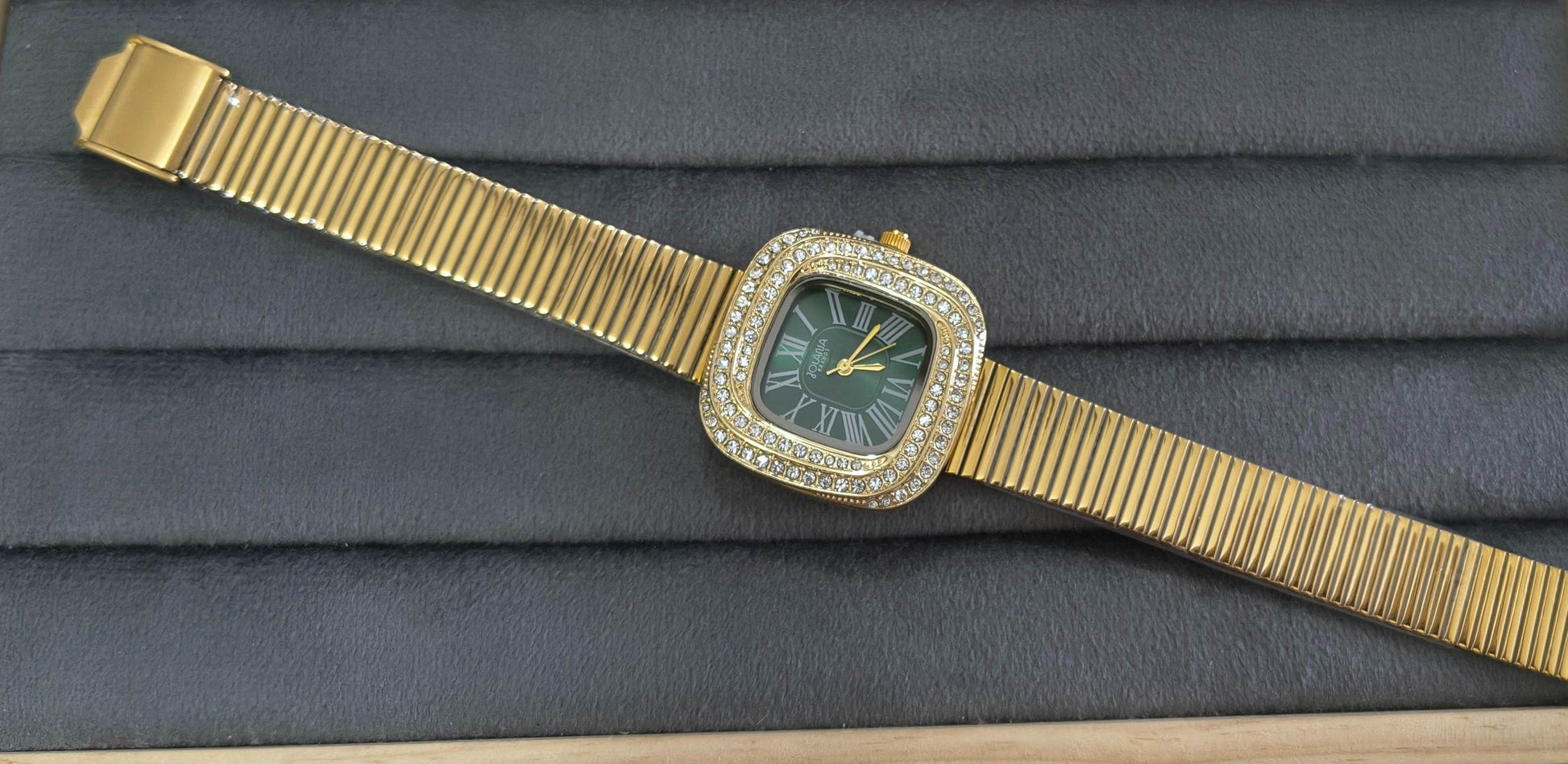 Anti Tarnish Wrist Watch Dazzling Green Dial 18K Gold Plated