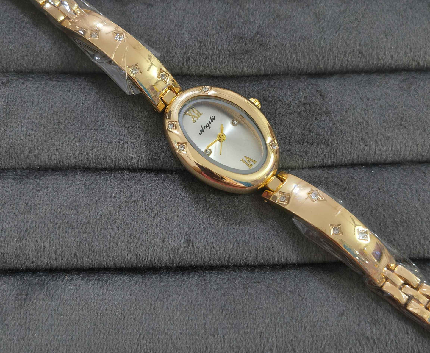 Anti Tarnish Wrist Watch Dazzling Stones 18K Gold Plated