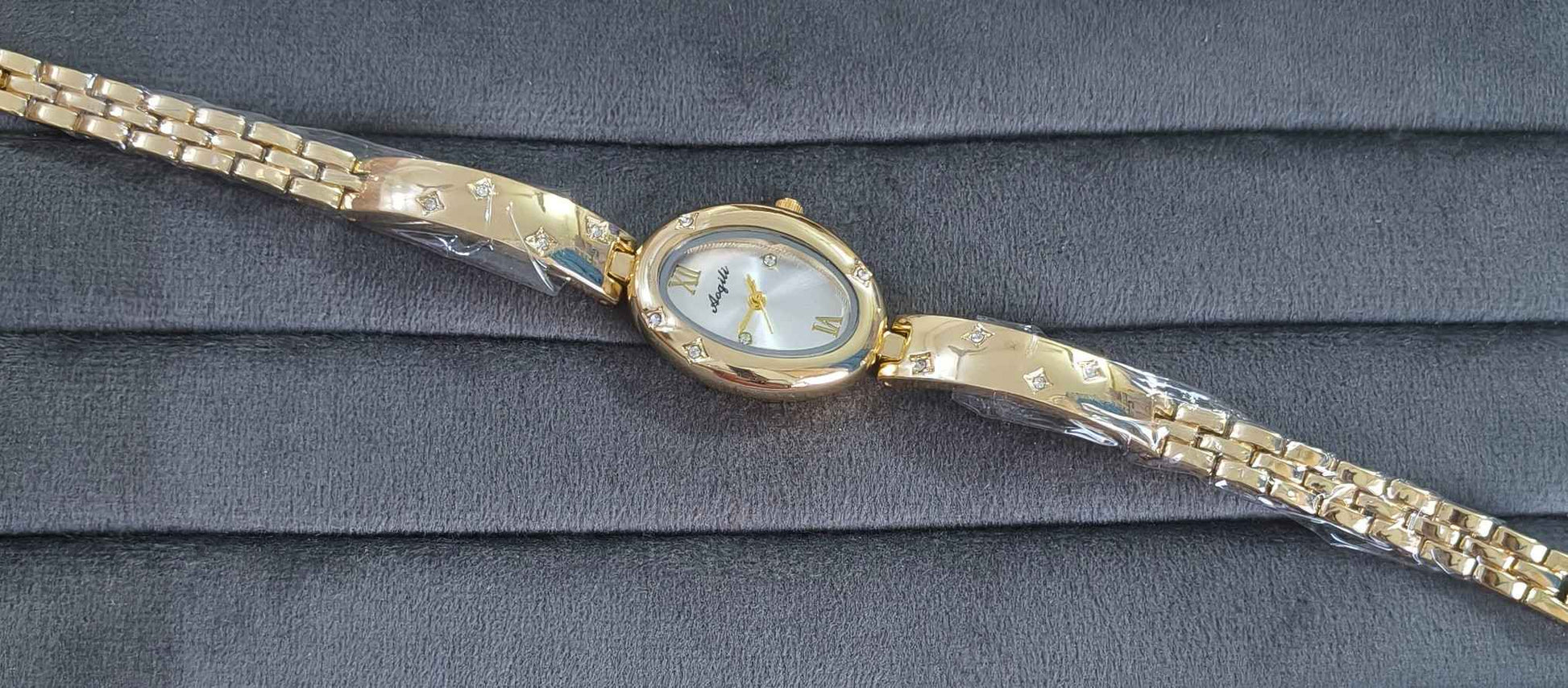 Anti Tarnish Wrist Watch Dazzling Stones 18K Gold Plated