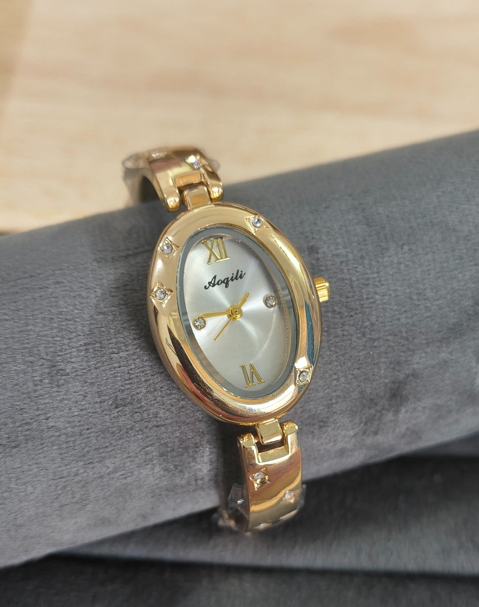 Anti Tarnish Wrist Watch Dazzling Stones 18K Gold Plated