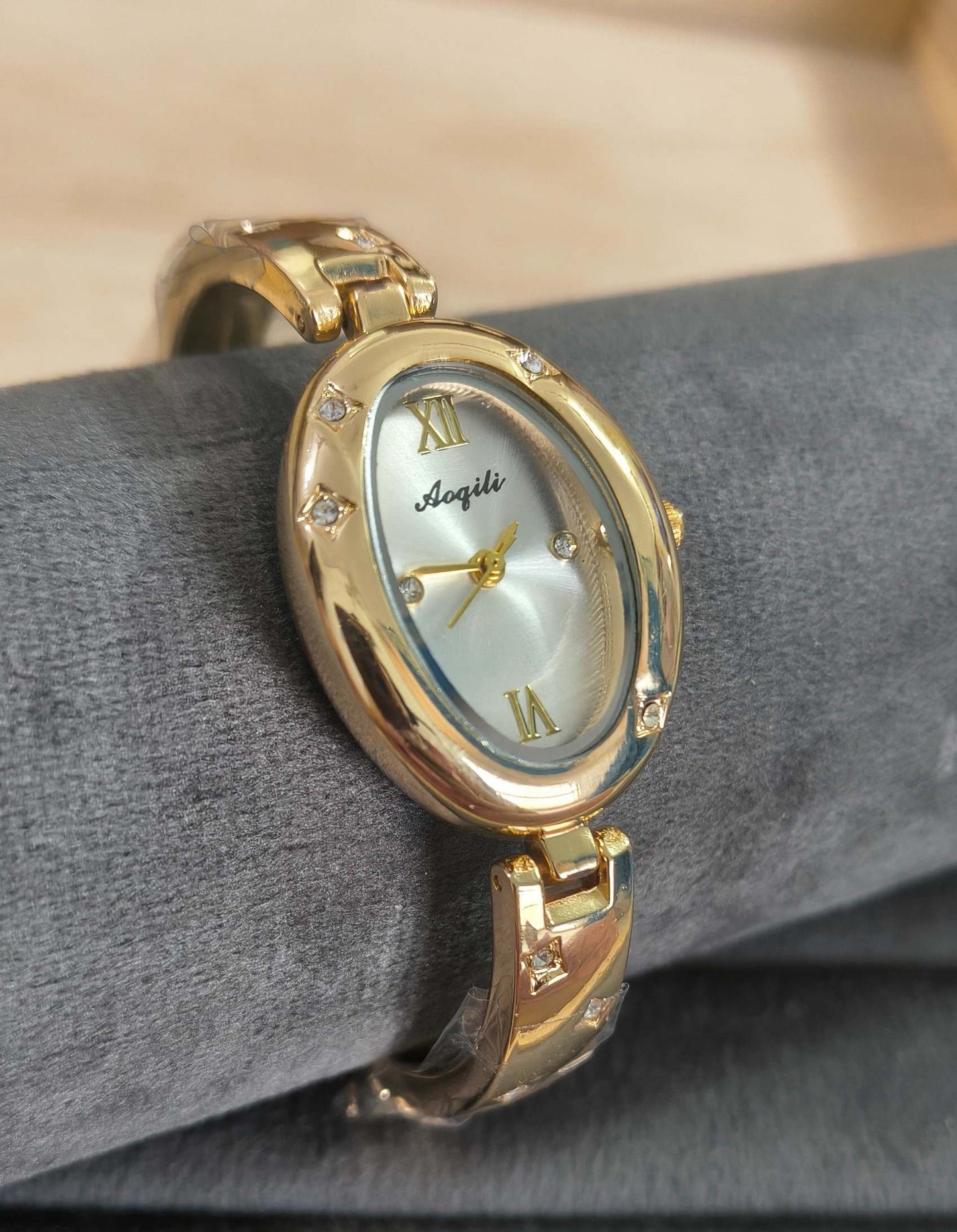 Anti Tarnish Wrist Watch Dazzling Stones 18K Gold Plated