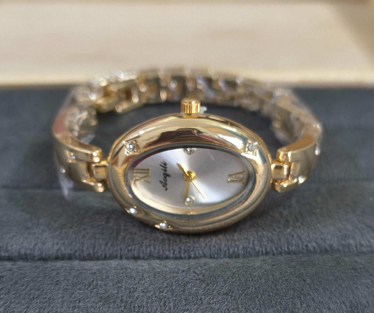Anti Tarnish Wrist Watch Dazzling Stones 18K Gold Plated