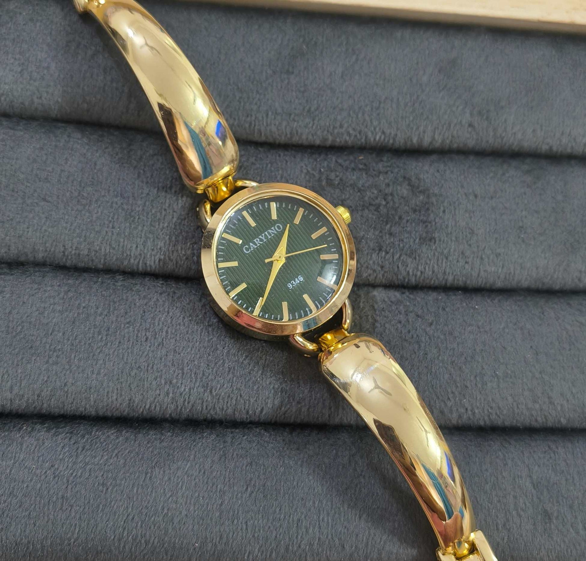 Anti Tarnish Wrist Watch Golden Green Dial 18K Gold Plated