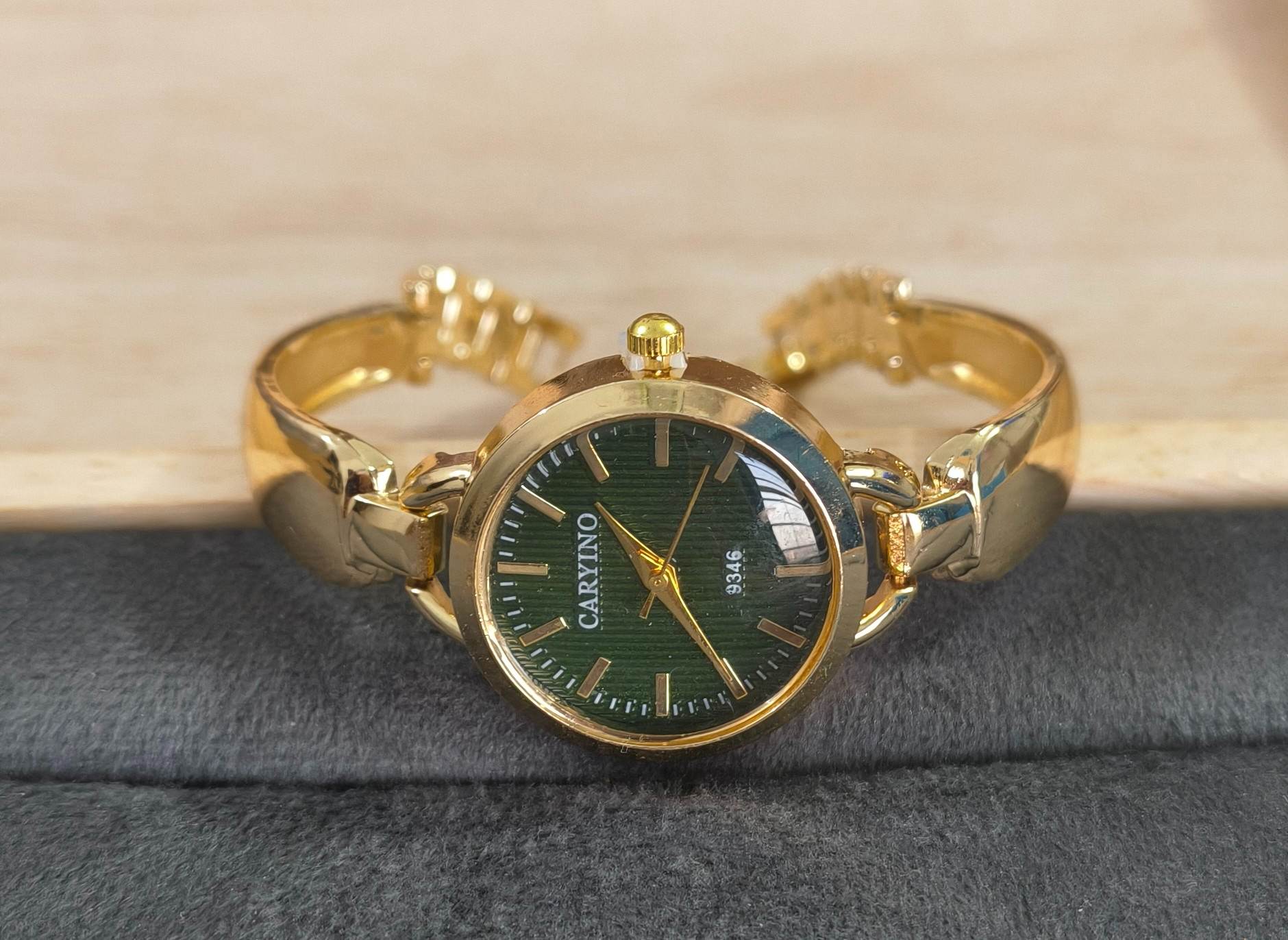 Anti Tarnish Wrist Watch Golden Green Dial 18K Gold Plated