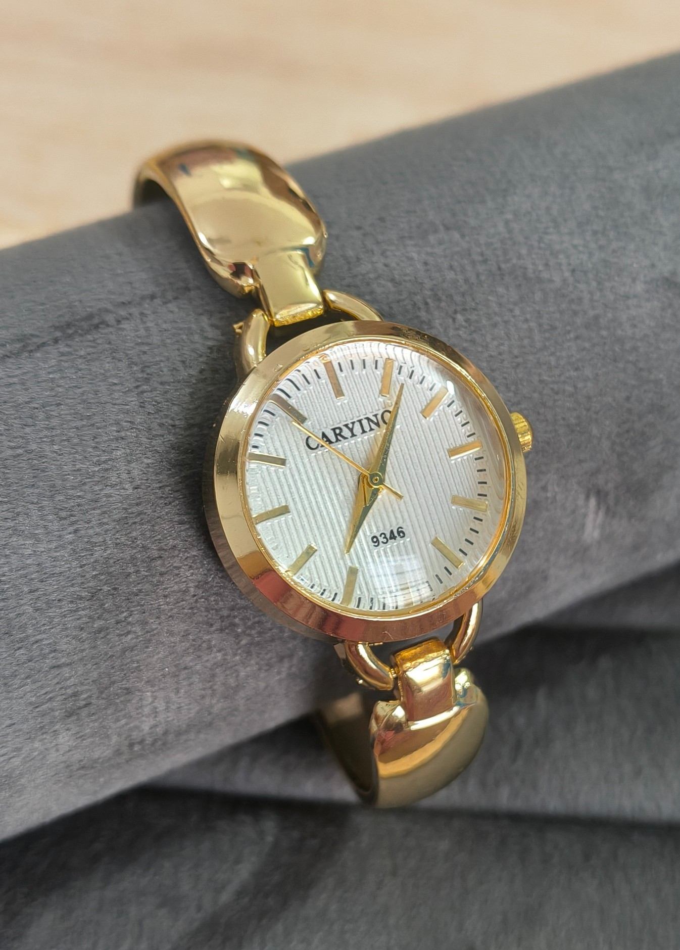 Anti Tarnish Wrist Watch Golden White Dial 18K Gold Plated