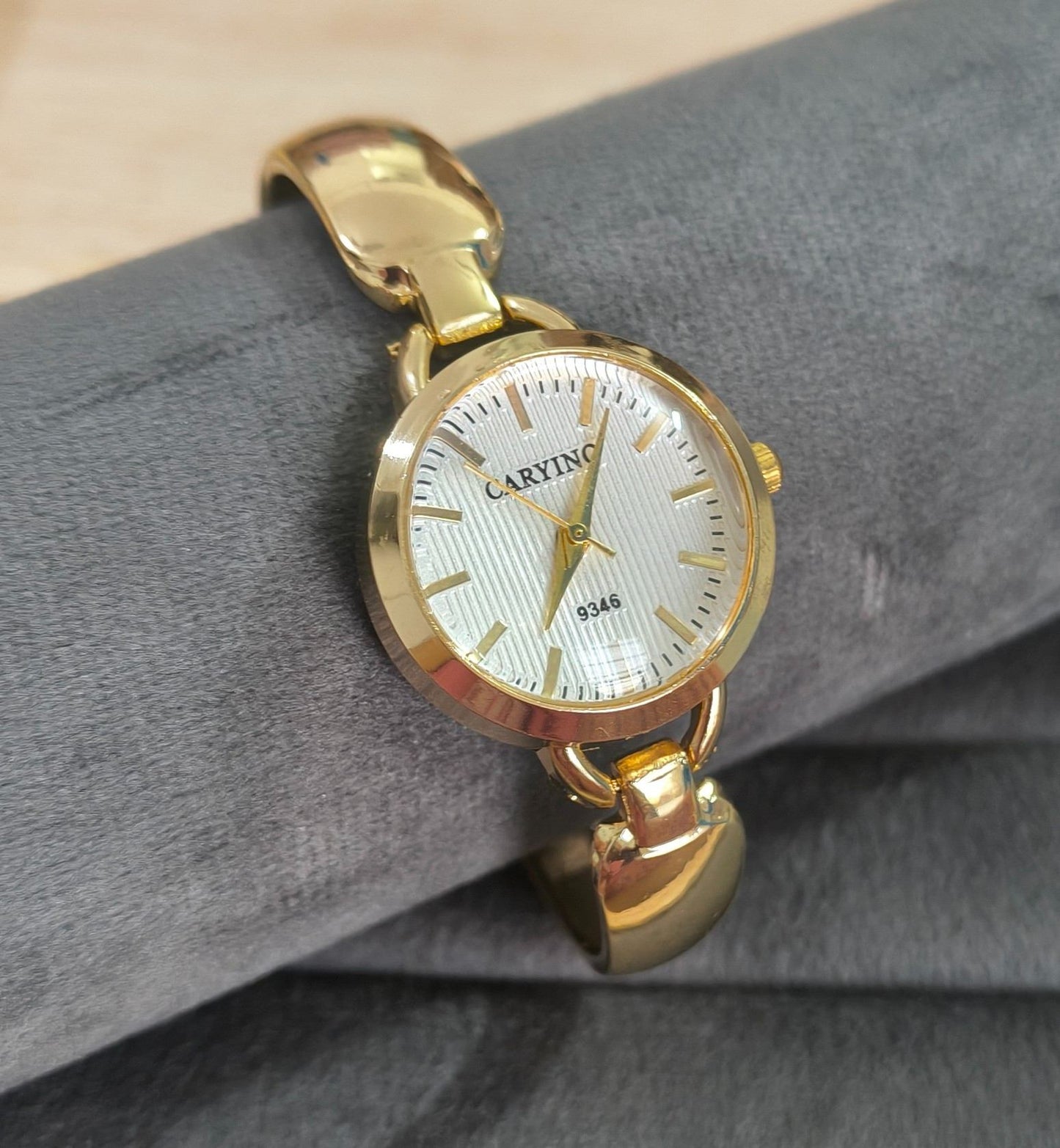 Anti Tarnish Wrist Watch Golden White Dial 18K Gold Plated