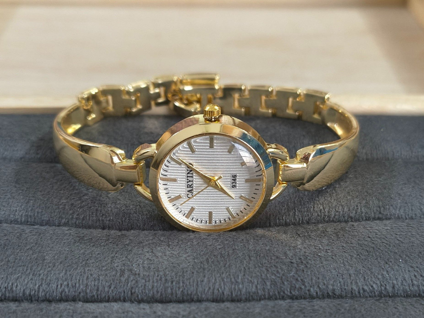 Anti Tarnish Wrist Watch Golden White Dial 18K Gold Plated