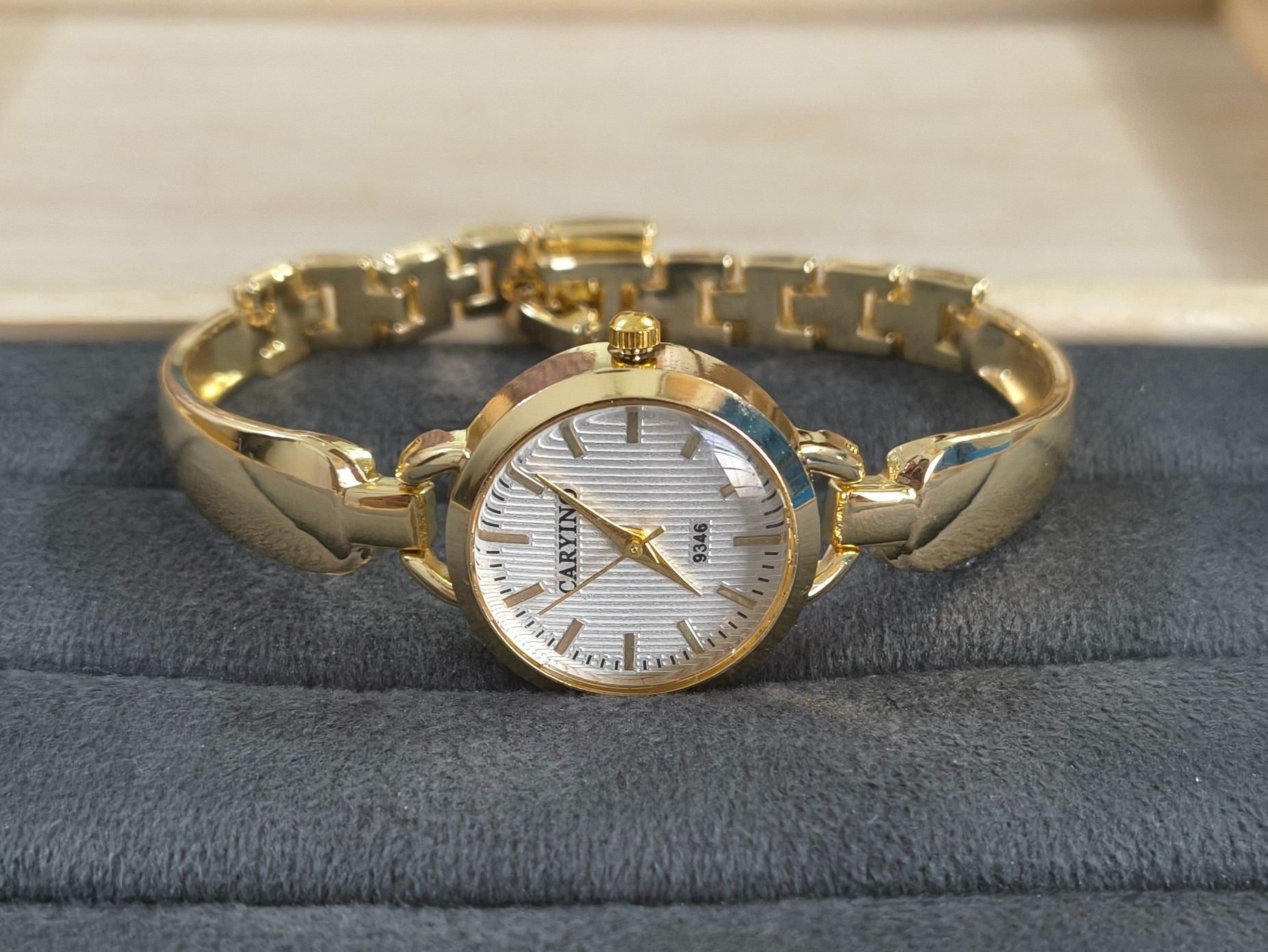 Anti Tarnish Wrist Watch Golden White Dial 18K Gold Plated