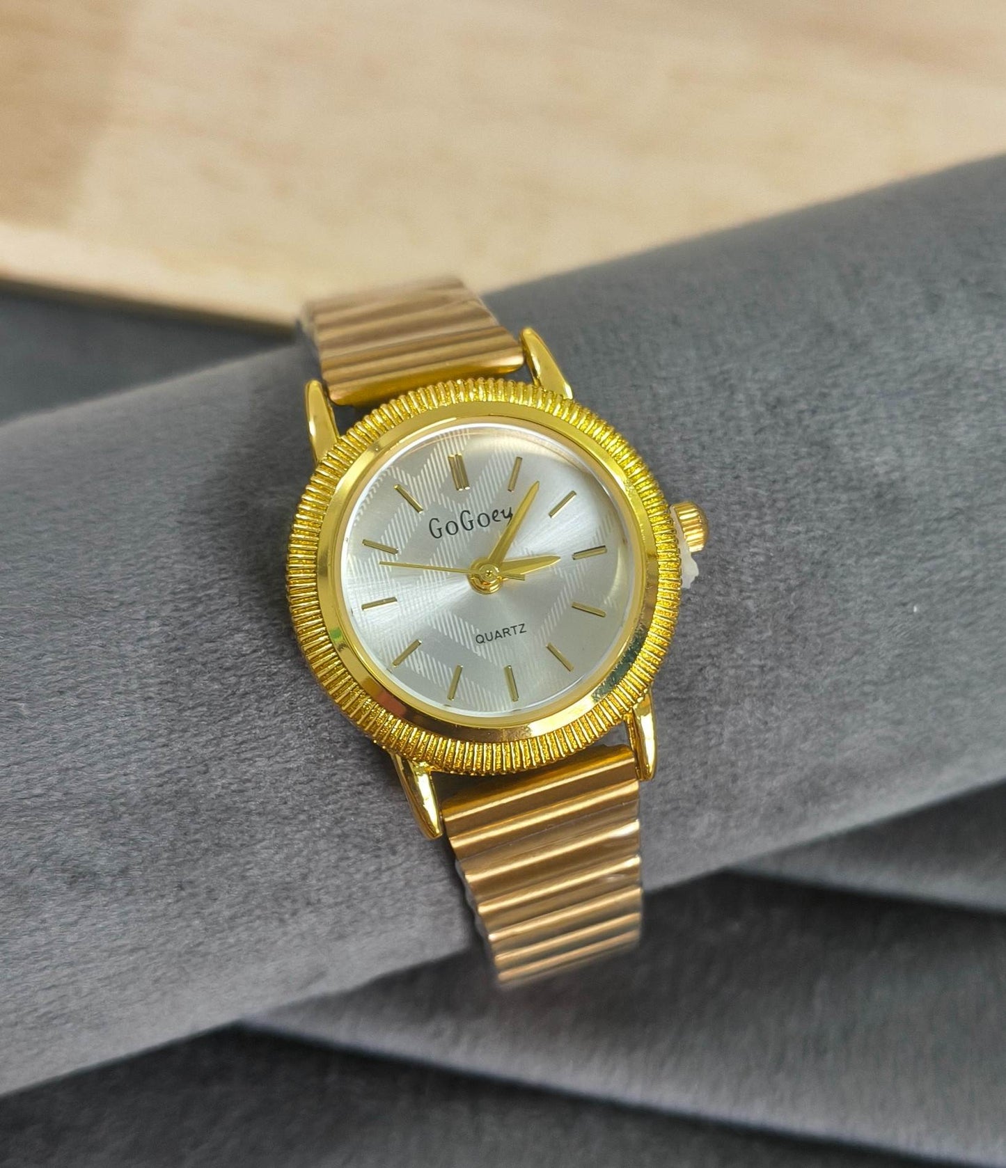 Anti Tarnish Wrist Watch Shiny Golden Dial 18K Gold Plated