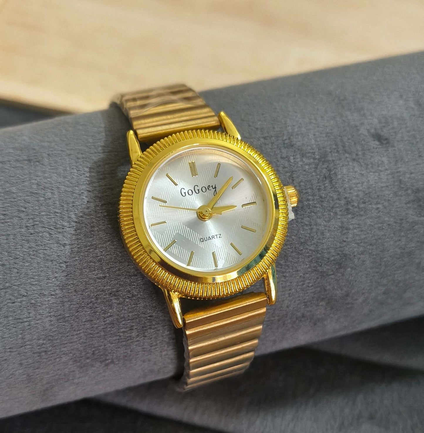 Anti Tarnish Wrist Watch Shiny Golden Dial 18K Gold Plated