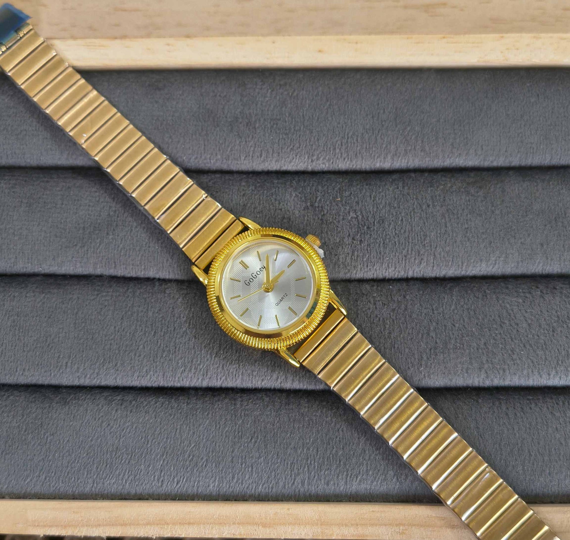 Anti Tarnish Wrist Watch Shiny Golden Dial 18K Gold Plated