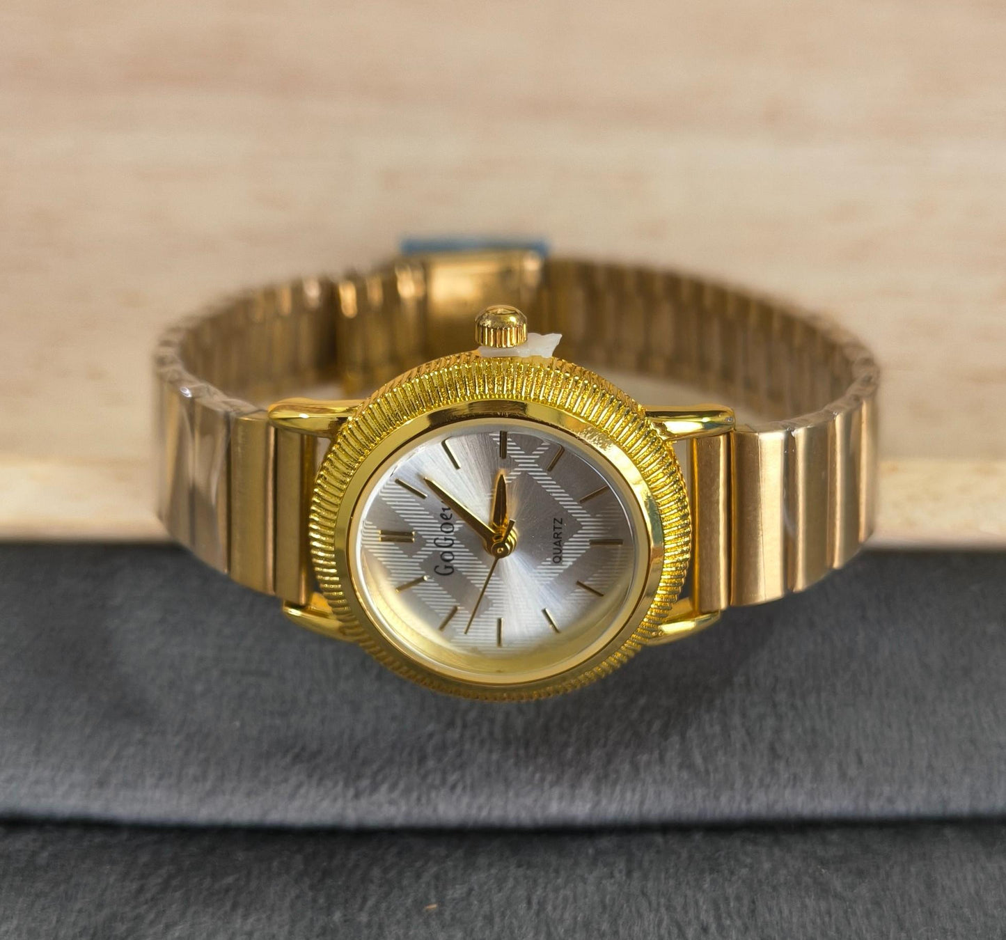 Anti Tarnish Wrist Watch Shiny Golden Dial 18K Gold Plated