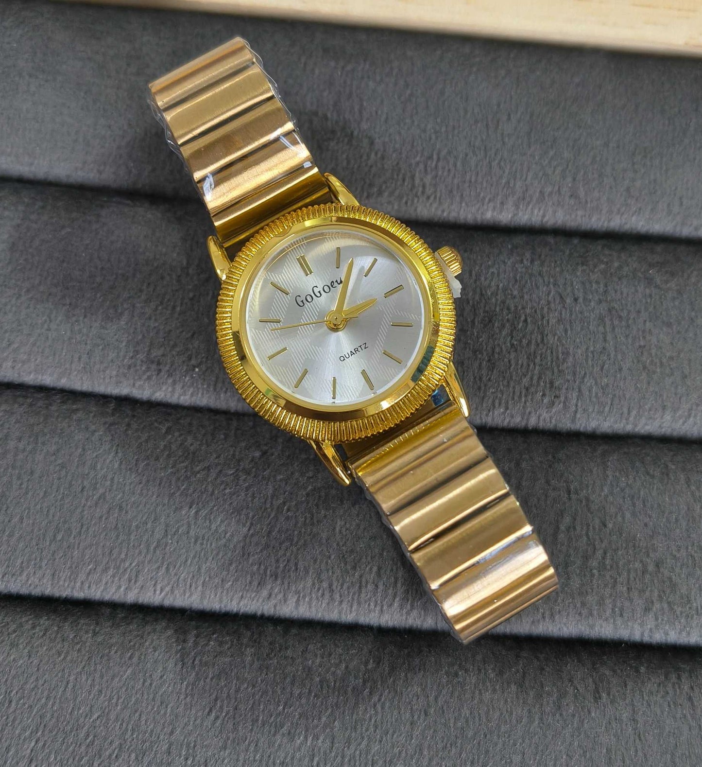 Anti Tarnish Wrist Watch Shiny Golden Dial 18K Gold Plated