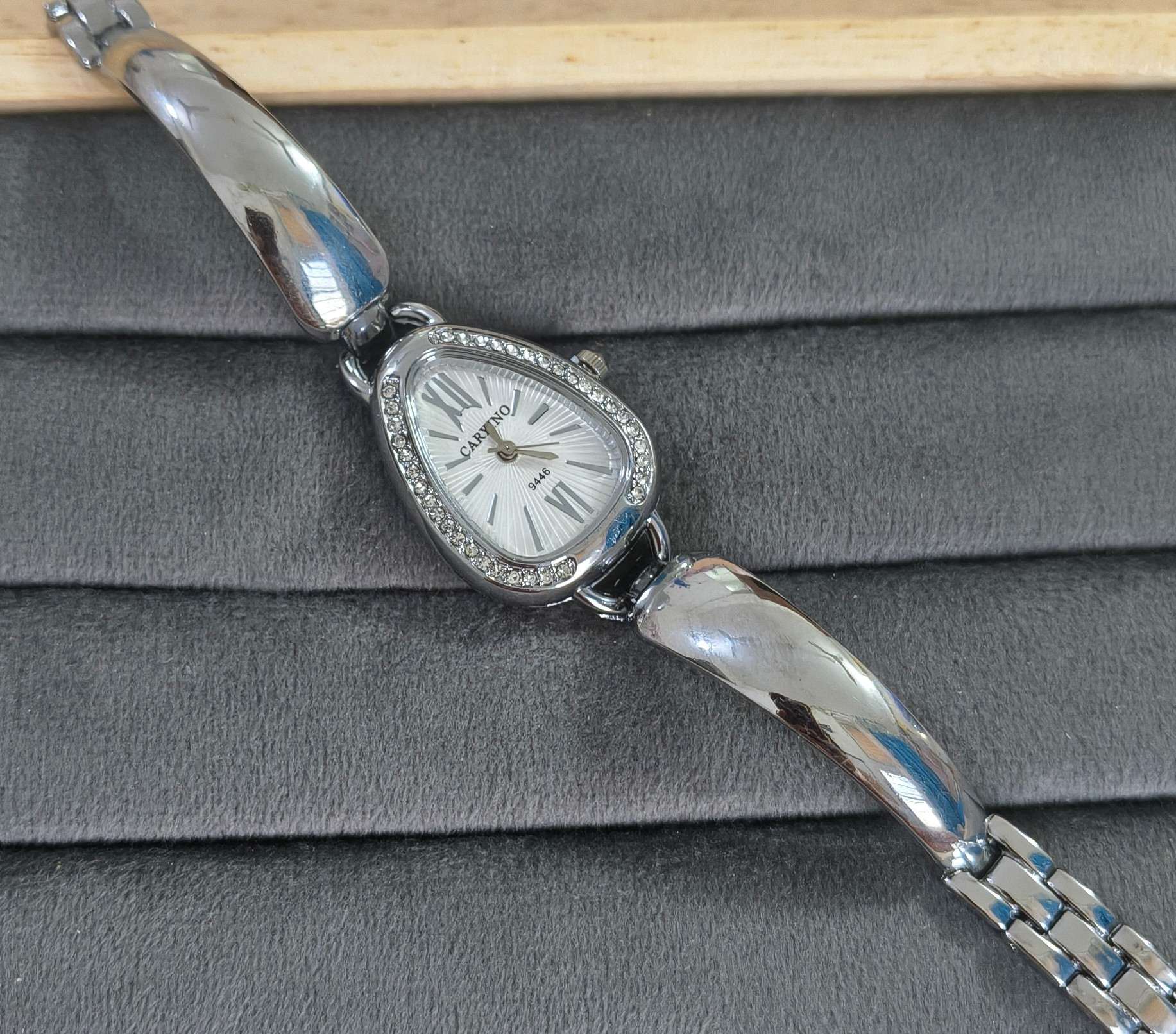 Anti Tarnish Wrist Watch Silver White Dial 18K Gold Plated