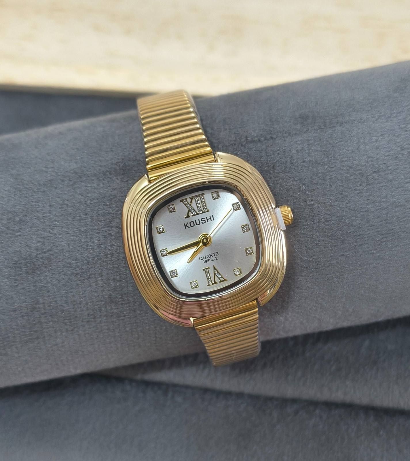 Anti Tarnish Wrist Watch Stone Studded Dial 18K Gold Plated