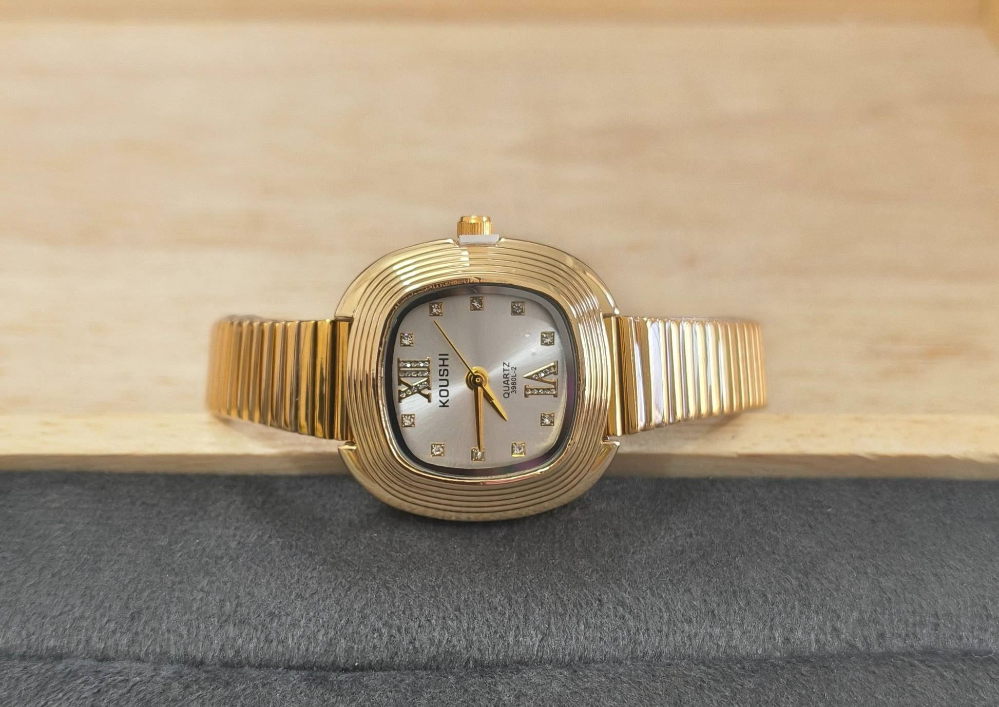 Anti Tarnish Wrist Watch Stone Studded Dial 18K Gold Plated