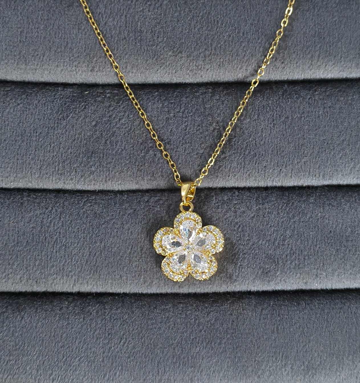 Anti Tarnish Zircon Flower Gold Necklace 18K Gold Plated