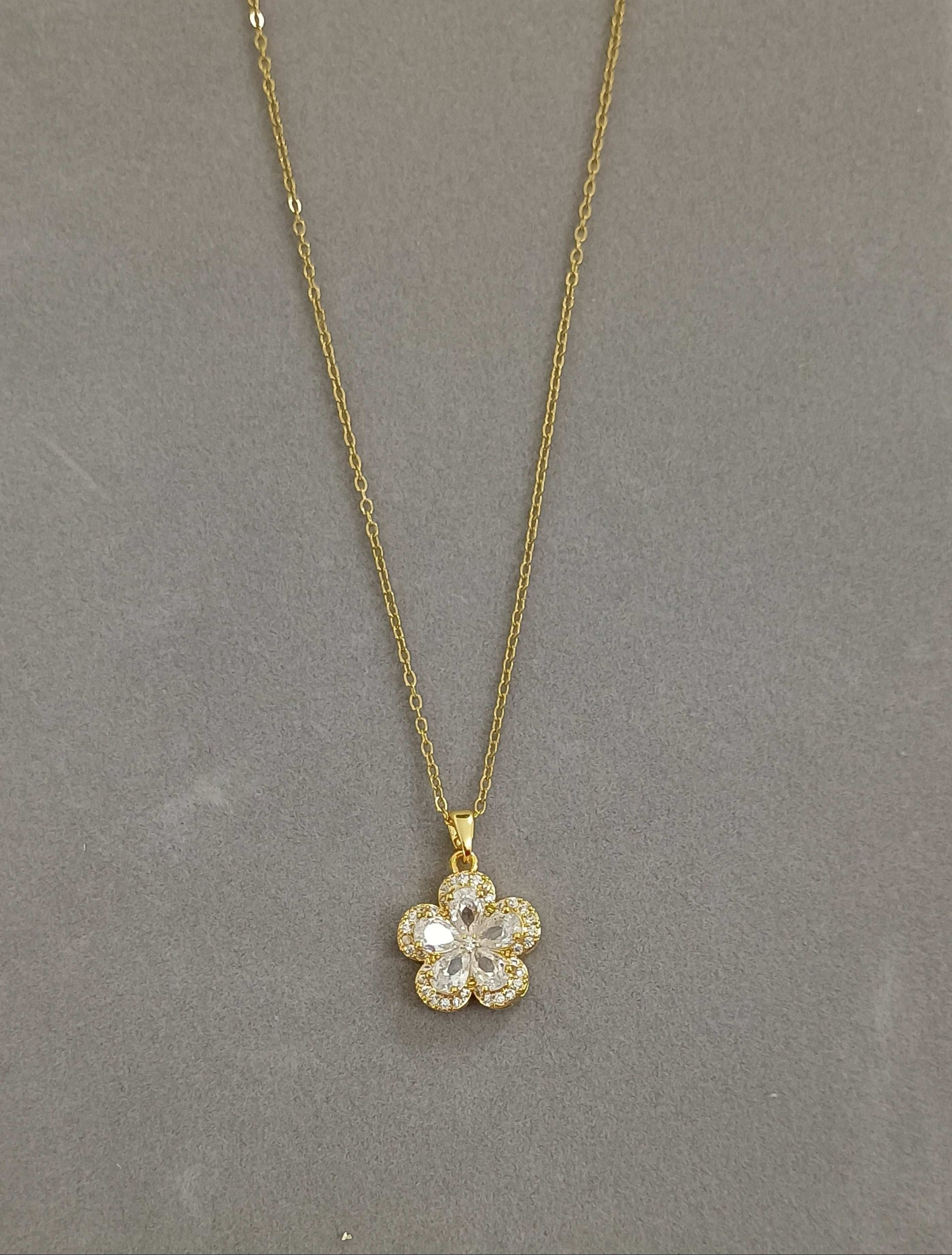 Anti Tarnish Zircon Flower Gold Necklace 18K Gold Plated