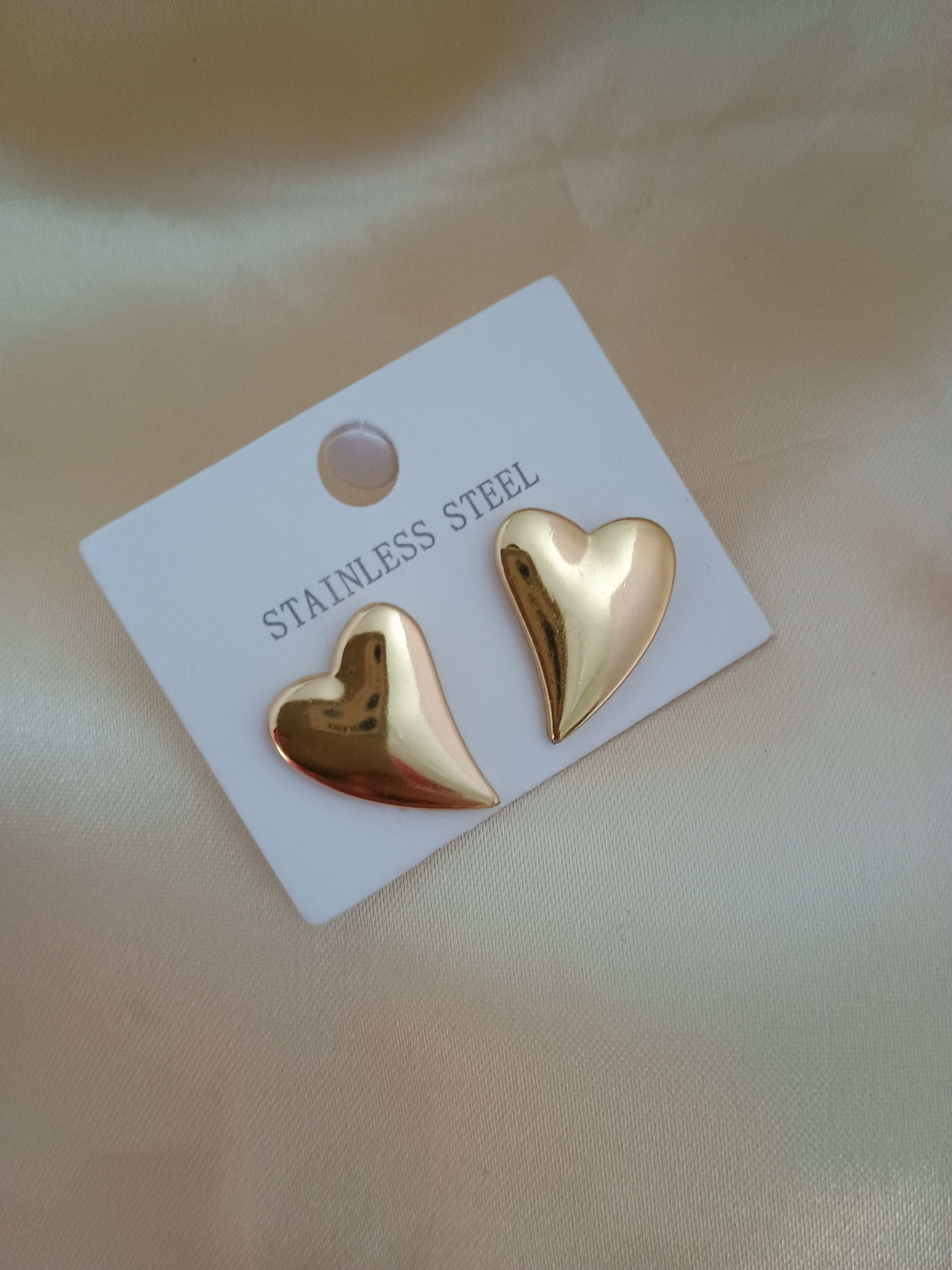 Anti tarnish Cute Heart Shape Earring Studs 18k Gold PVD Plated - Urban Era Jewel