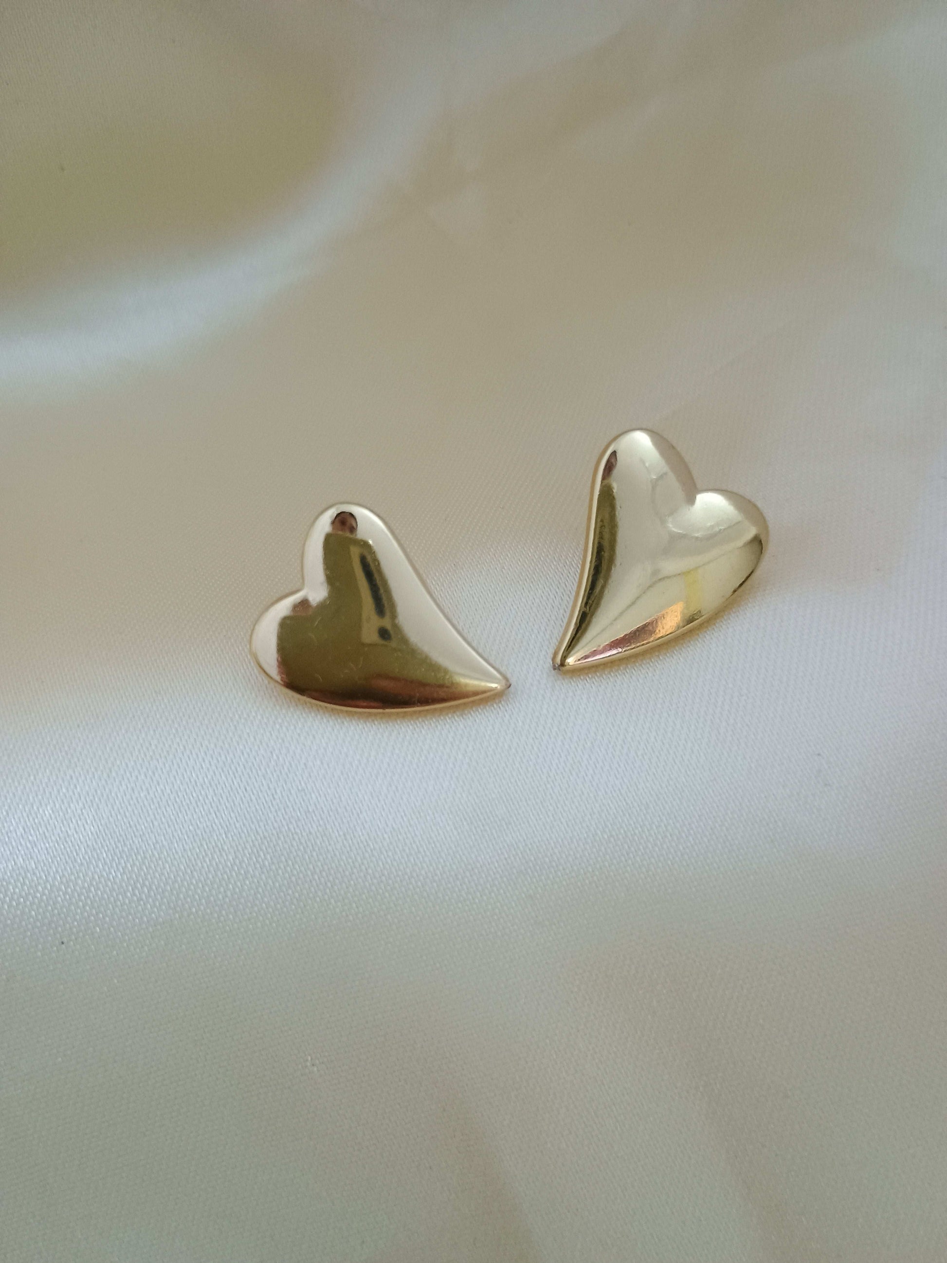 Anti tarnish Cute Heart Shape Earring Studs 18k Gold PVD Plated - Urban Era Jewel