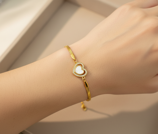 Anti tarnish Fashionable Golden Snake Chain Dainty Heart stone studded Bracelet 