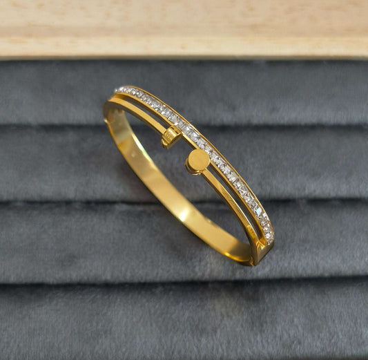 Antitarnish Babysize Twisted Nail Bracelet 18K Gold Plated