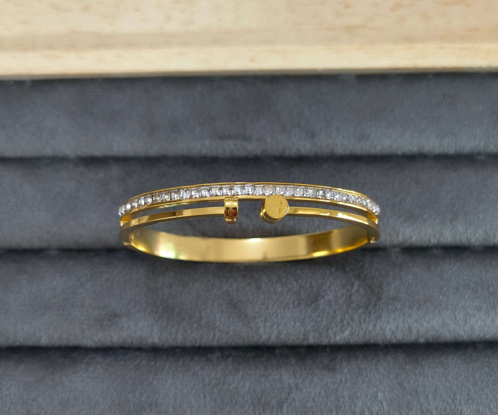 Antitarnish Babysize Twisted Nail Bracelet 18K Gold Plated