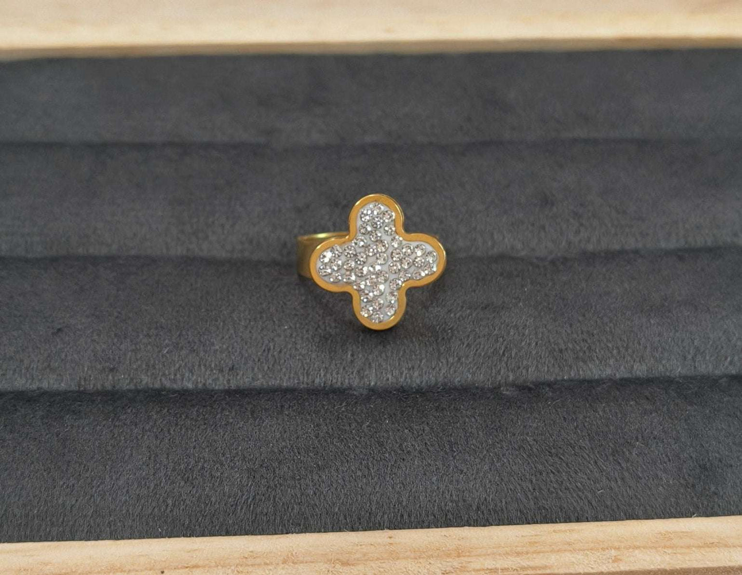 Antitarnish Bold Clover Stone Studded Ring 18K Gold Plated