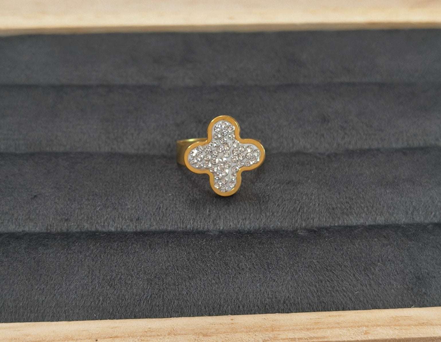 Antitarnish Bold Clover Stone Studded Ring 18K Gold Plated