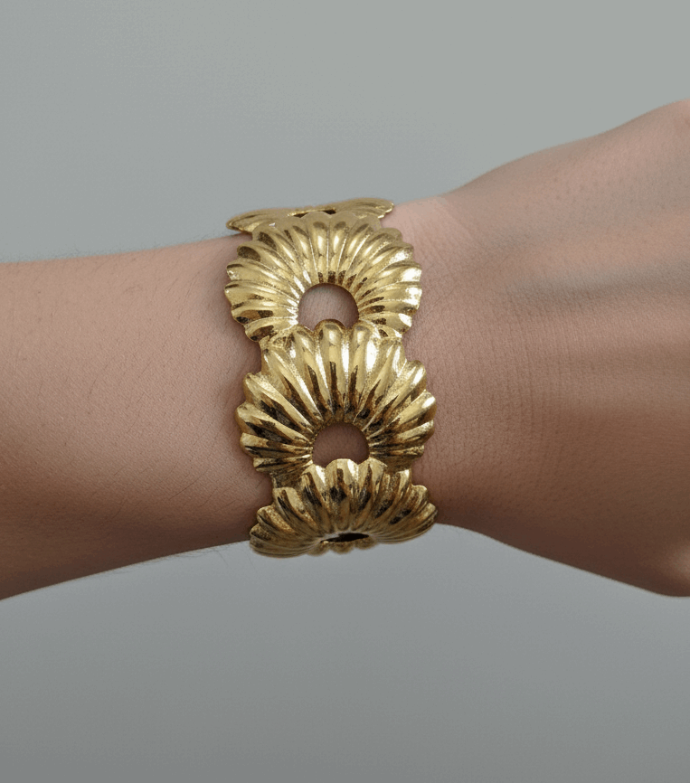 Antitarnish Bold Shell Design Cuff Bracelet 18K Gold Plated