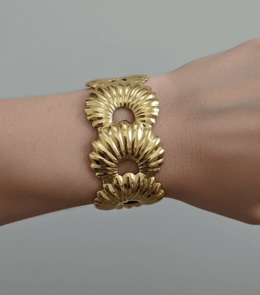 Antitarnish Bold Shell Design Cuff Bracelet 18K Gold Plated