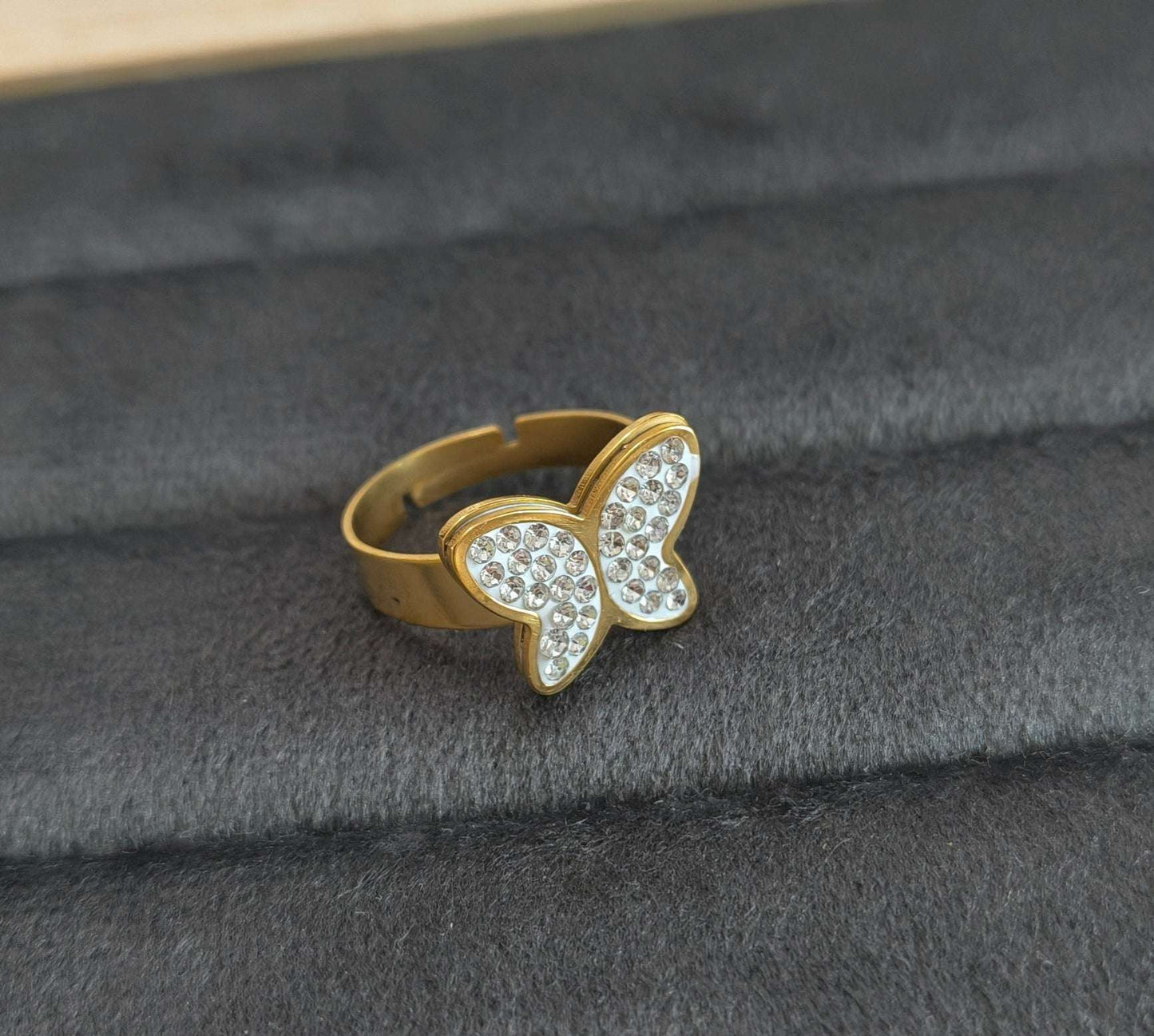 Antitarnish Bold Stone Studded Ring 18K Gold Plated